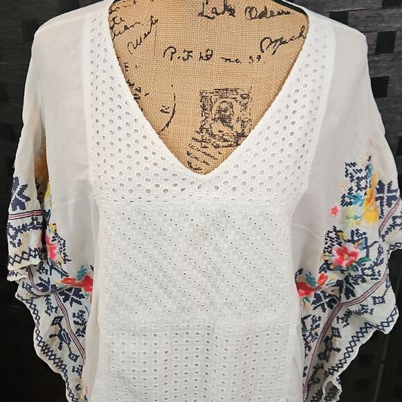 Johnny Was Embroidered White Floral Oversized Women's Top Size Medium - Picture 6 of 11